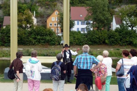 Der Nachtwächter fällt aus dem Rahmen