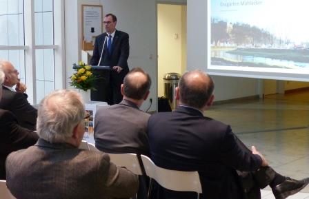 Oberbürgermeister Frank Schneider bei der Eröffnung der Veranstaltungsreihe "Enzkreis erleben" im Landratsamt Pforzheim