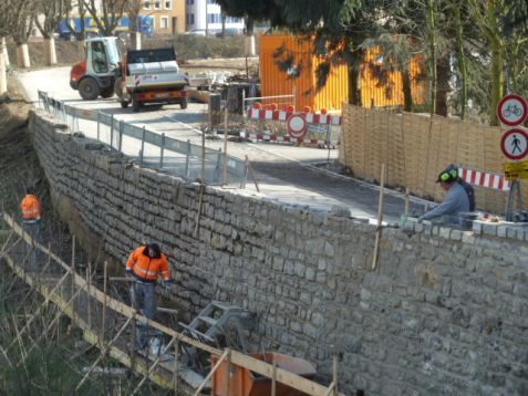 Die Mauer am Dürrmenzer Ufer wird höher als bisher