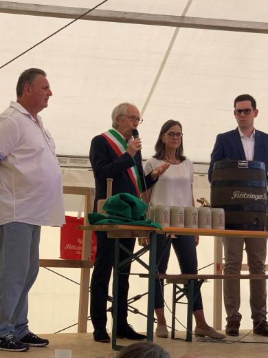 Delegationsmitglieder aus Bassano und Schmölln auf dem Mühlacker Straßenfest